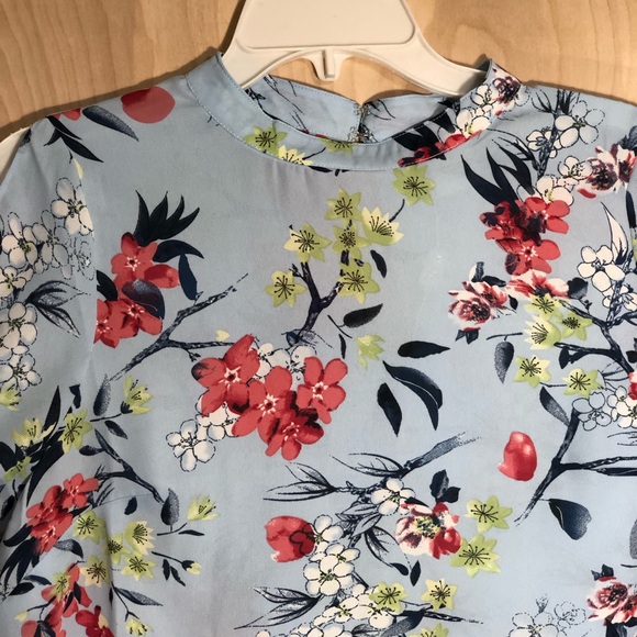 Ladies top - Picture 8 of 8